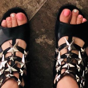 Super cute black sandals
